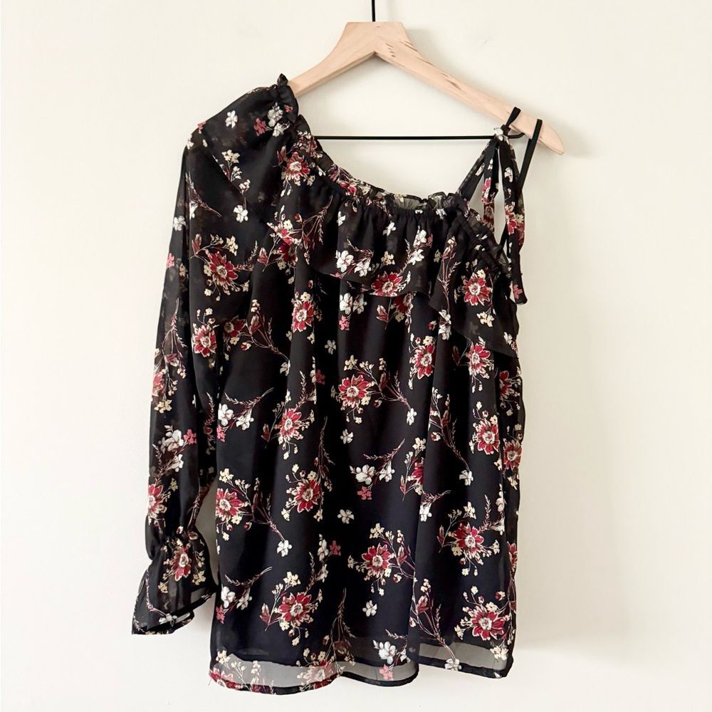 Doe & Rae One Shoulder Blouse in Black and Red Floral Size S